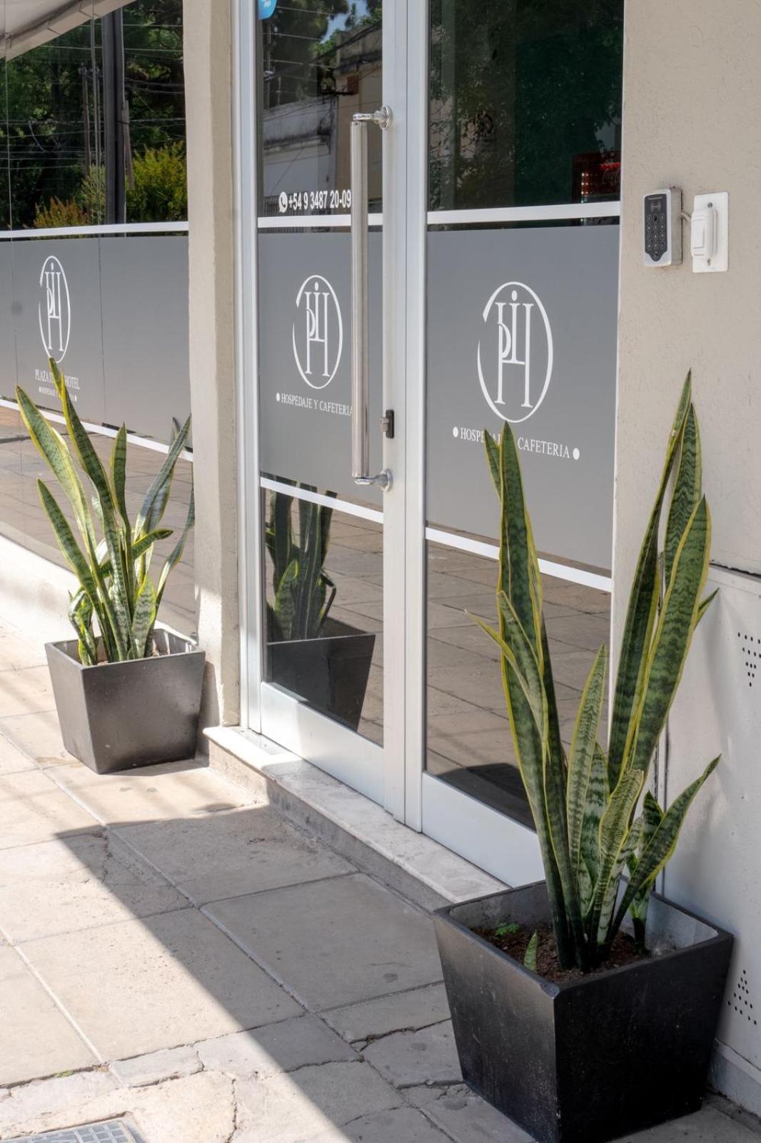 Hotel Plaza Italia Zárate エクステリア 写真